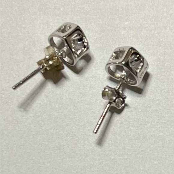 Elegant Silver Heart Stud Earrings - Picture 3 of 3